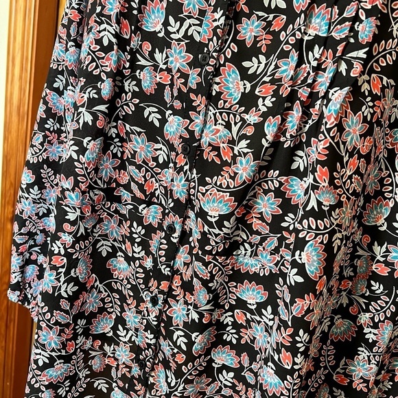Terra & Sky 3X Floral Long Sleeve Lightweight Button Front Blouse - Picture 6 of 8